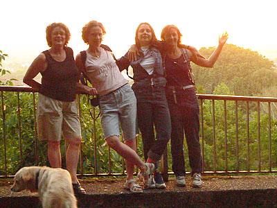 4 Ladies und ein Hund