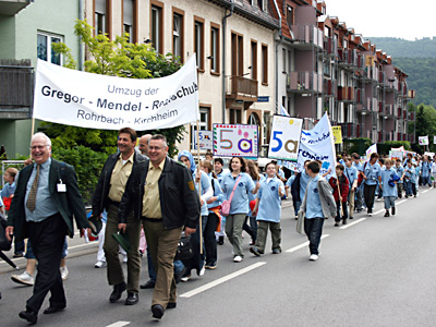 An der Spitze des Umzugs: Die Schulleitung