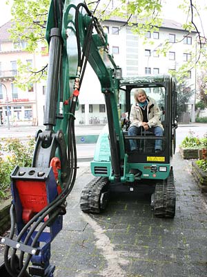 Raabe Hackbusch  sitzt auch im Bagger