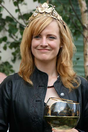 Weinkönigin Larissa Winter