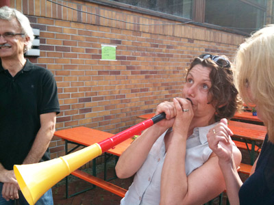 Hildegard bläst WuWuzela