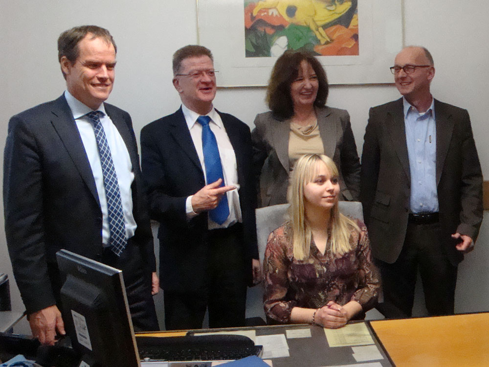 Mitarbeiterin, OB, Honoratioren Mitarbeiterin, OB, Honoratioren