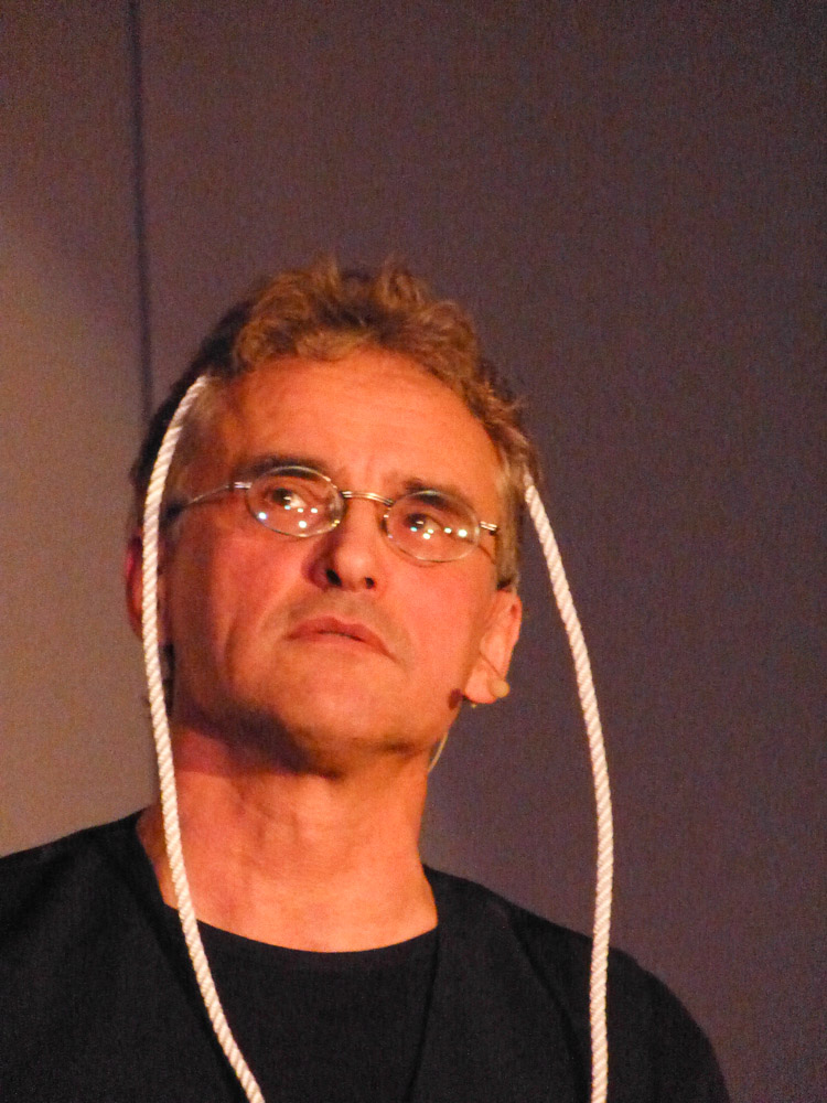 Blick in den Saal und auf die Bühne Blick in den Saal und auf die Bühne