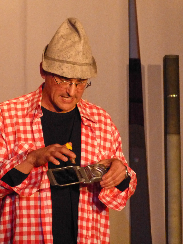 Blick in den Saal und auf die Bühne Blick in den Saal und auf die Bühne