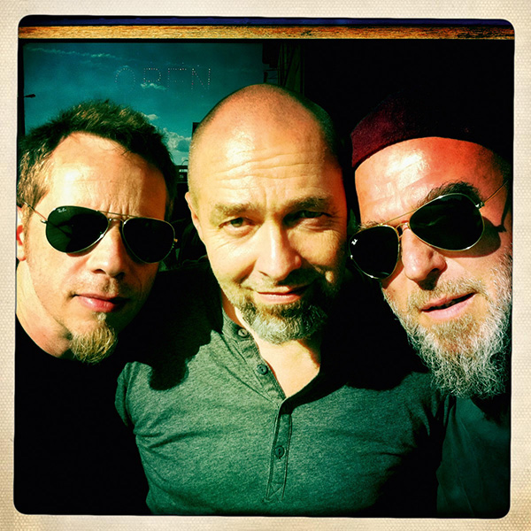 files/bilder/2015/2016_01_Toepelkings_Mundart_Grooves/toepelkings-bildt.jpg files/bilder/2015/2016_01_Toepelkings_Mundart_Grooves/toepelkings-bildt.jpg