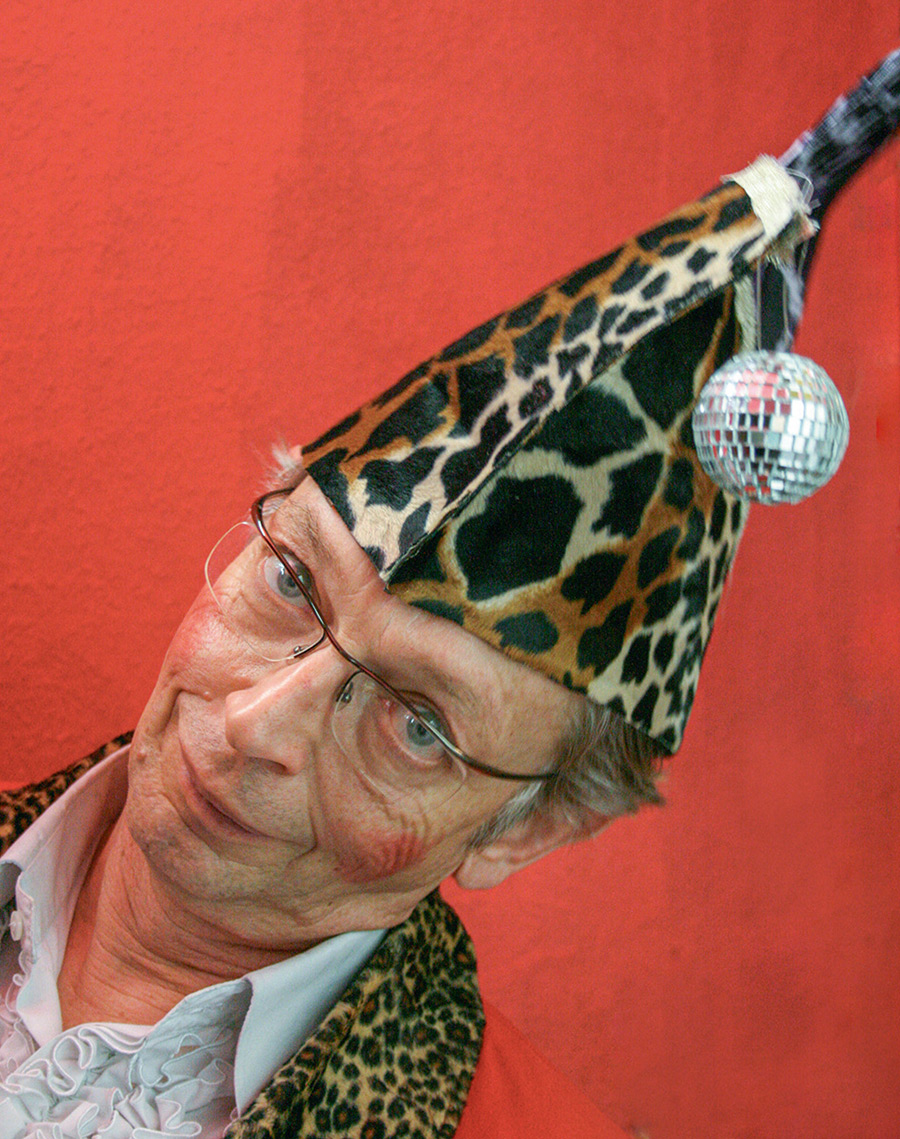 Thomas Nigl 2010 mit Karnevalskappe.